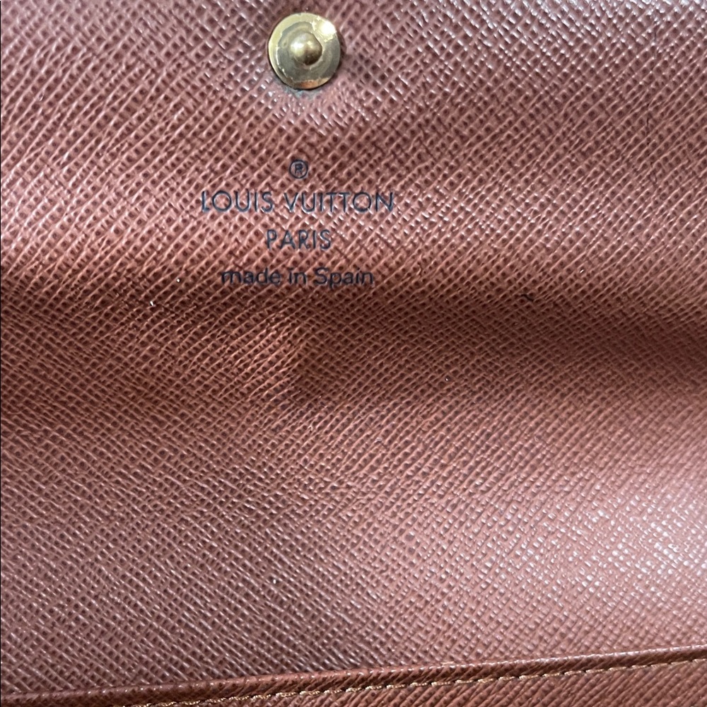Louis Vuitton Black and Gold Monogram Wallet (Preloved) - Picture 7 of 12